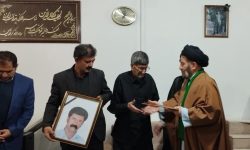 دیدار نماینده ولی فقیه در لرستان با خانواده جان باخته فداکار طبیعت