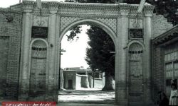 بروجرد قدیم از ۵ دروازه به خارج از شهر راه داشته است