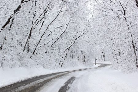 بارش برف ۴۰ سانتی‌متری در گردنه‌های دلفان