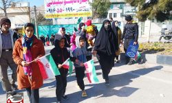 امروز پرچم به دست دهه نودی ها در جشن انقلاب بالا بود+تصاویر