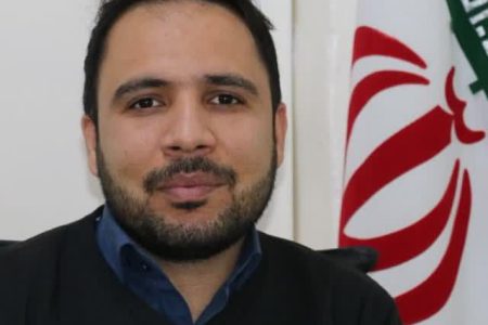 تجلیل از کارمند نخبه مسجدسلیمانی