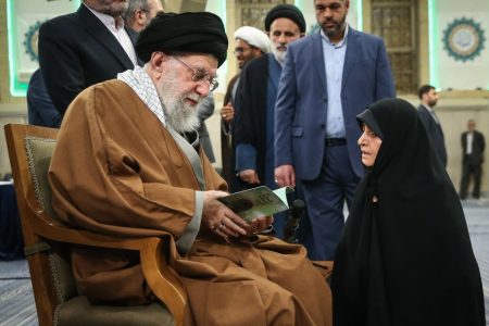 گسترش شاعران متعهد و انقلابی جوان امیدآفرین است