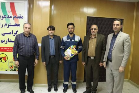 تجلیل از کارگران نمونه ایمنی شرکت توزیع برق لرستان