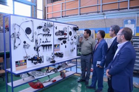 مشکلات معیشتی کارکنان آموزش فنی و حرفه‌ای لرستان را پیگیری می کنم