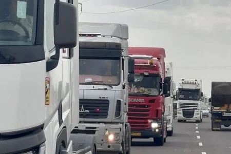 مطالبات کامیون‌داران را پیگیری می‌کنیم