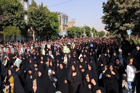 فیلم|فریاد مرگ بر آمریکا و اسرائیل در تشییع پیکر شهید «یونس ماهرو» دورود