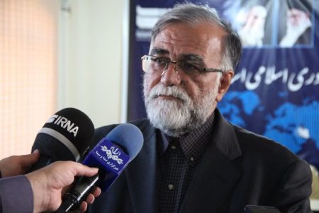 مردم و خانواده‌های شهدا با اقتدار از انقلاب و رهبری دفاع می‌کنند