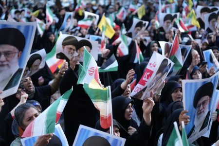 اجتماع بزرگ خرم‌آباد؛نمایش وحدت ملی در حمایت از عملیات «بشارت فتح»