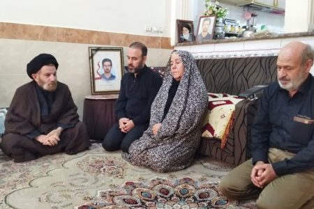 دیدار نماینده ولی فقیه در لرستان با خانواده های شهدای اقتدار در بروجرد+تصاویر