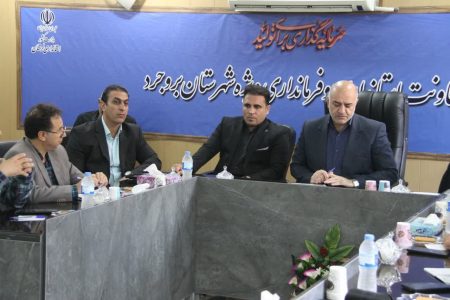 اضافه شدن هزار هکتار به عرصه گلخانه‌های لرستان