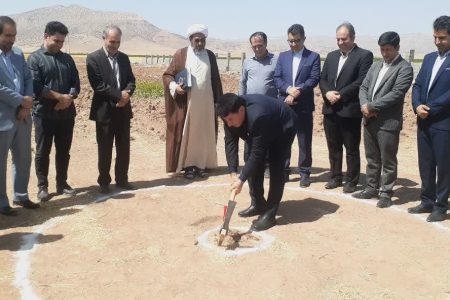 کلنگ‌زنی طرح گلخانه صنعتی ۲ هکتاری در کوهدشت