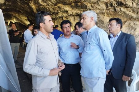 برگزاری فم‌تور آشناسازی راهنمایان گردشگری با دره‌ ۶۳ هزار ساله خرم‌آباد