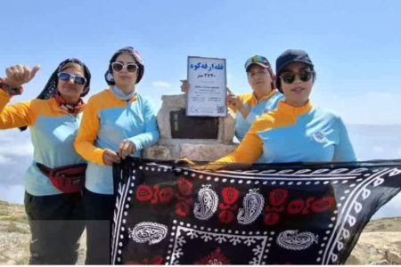 صعود غرورآفرین بانوان کوهنورد لرستانی بر فراز «ارفه‌کوه»