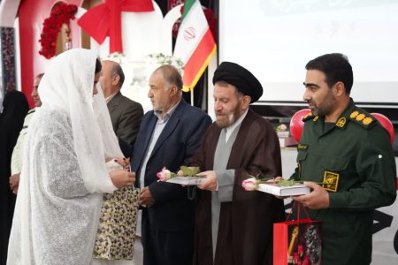 اهدای ۱۰۰ سری جهیزیه به نوعروسان لرستانی+تصاویر