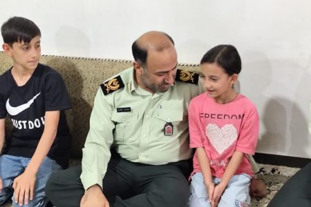 دیدار فرمانده انتظامی لرستان با خانواده شهید «جمشیدی پور»