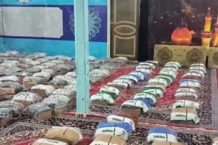 هدیه خیر کوهدشتی به دانش آموزان مدارس محروم