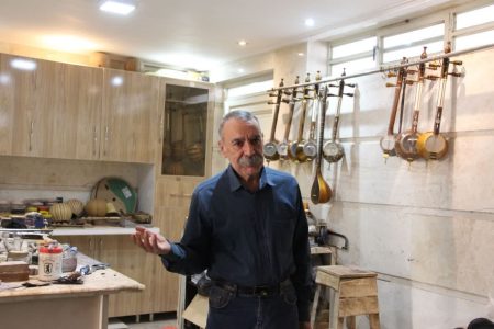 تجلیل از پیشکسوت ساخت کمانچه در لرستان