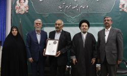 اهدای گواهینامه درجه یک هنری به شاعر لرستانی
