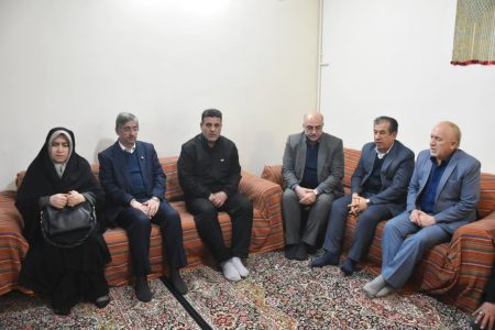 دیدار استاندار و مسئولان لرستان با خانواده شهدای امنیت در بروجرد