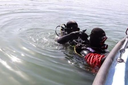 جستجوی غواصان برای یافتن فرد مفقود شده در دریاچه کیو خرم آباد