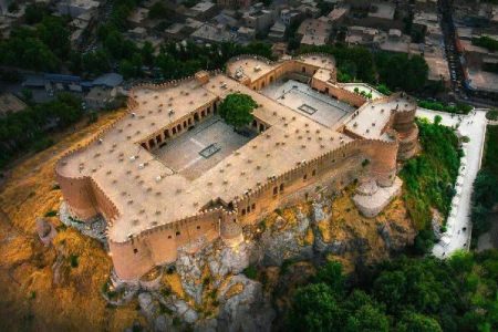 حریم قلعه تاریخی لرستان کتابخانه شود/ فرصت تازهای برای پیوند گردشگری و فرهنگ