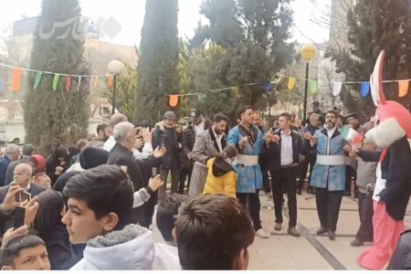 رقص محلی خرم‌آبادی‌ها در جشن ۴۷ سالگی انقلاب