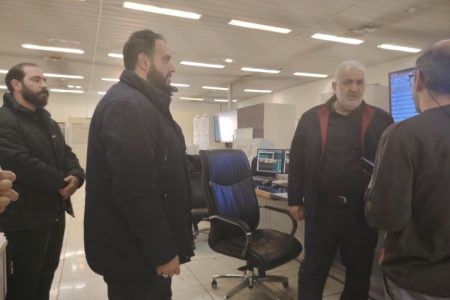 کارکنان صنعت آب و برق شبانه‌روزی در حال خدمت رسانی هستند