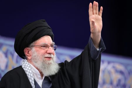 ببینید|واکنش مردم به پخش شدن کلیپ رهبر شهید قبل از سال تحویل