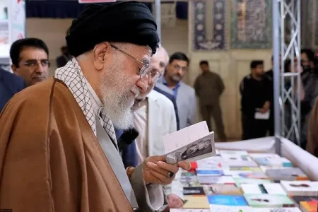 آیت‌الله خامنه‌ای از زندگی فقیرانه در مشهد و ترور در تهران تا رهبری ایران