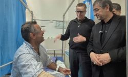 کادر درمان در خط مقدم مشغول خدمت‌رسانی هستند