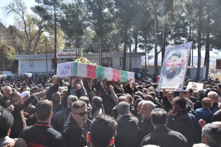 ۱۵ شهید مدافع وطن در آغوش خاک لرستان آرمیدند