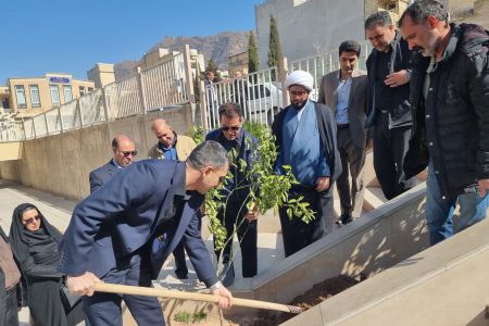کاشت نهال به یاد رهبر شهید امت در خرم آباد