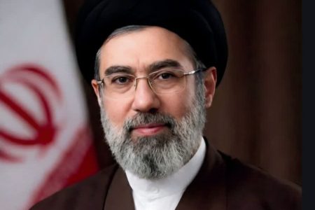 خوشحالی مردم از انتخاب آیت‌الله سید مجتبی خامنه‌ای به عنوان سومین رهبر انقلاب
