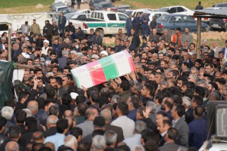 پیکر شهید مدافع وطن در بروجرد تشییع شد