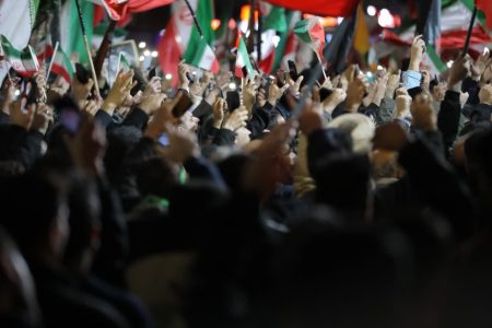 شعار اجتماع خرم‌آبادی‌ها؛تیر خدا رها شد،F۳۵ فنا شد
