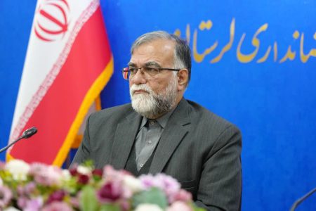 آغاز نصب در و پنجره واحدهای آسیب‌دیده مسکونی و تجاری لرستان در جنگ