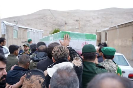 وداع باشکوه مردم روستای ناصروند با پیکر مطهر شهید مدافع وطن