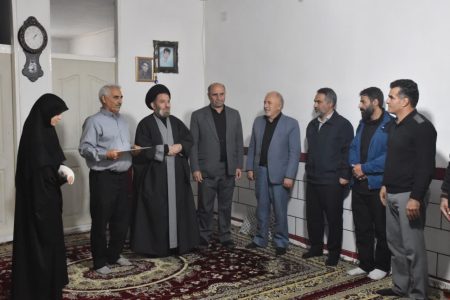 دیدار امام جمعه خرم آباد با خانواده شهدای جنگ رمضان