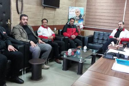 همکاری هیئت موتورسواری و اتومبیل‌رانی لرستان با هلال‌احمر در شرایط جنگ