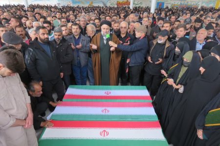 تشییع پیکر ۵ شهید غیر نظامی حمله هوایی در بروجرد