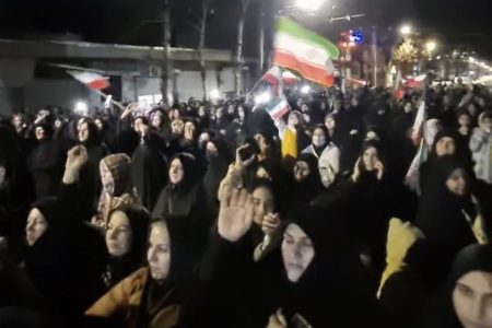 فریاد خون خواهی مردم الشتر با شعار بزن که‌ خوب میزنی