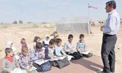 توزیع درس‌نامه در بین دانش‌آموزان عشایری لرستان