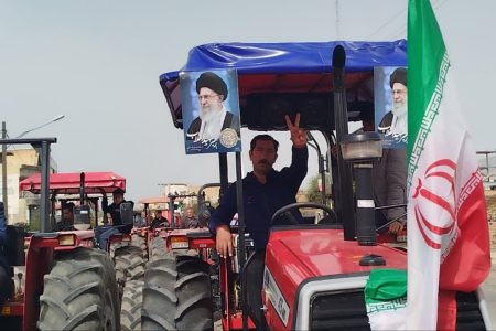 رژه تراکتورسواران پل‌دختر در حمایت از انقلاب