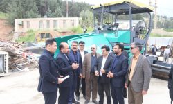 رونمایی از یک دستگاه فینیشر آسفالت و بلوک‌زن پیشرفته در شهرداری خرم‌آباد