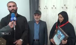 اهدای مدل کشتی گیر لرستانی به خانواده شهید جنگ رمضان