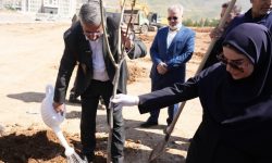 آئین کاشت ۱۰۰ اصله نهال در محوطه استانداری لرستان