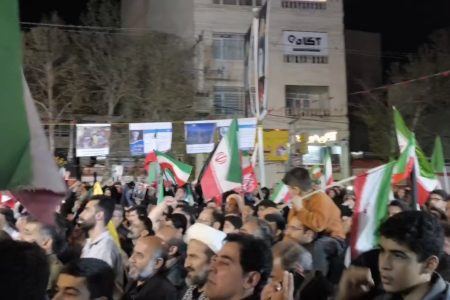 خرم آبادی ها خطاب به ظریف؛دیپلمات بی‌ریشه،تنگه رها نمیشه