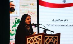 معلمان ایران حتی در سخت‌ترین شرایط چراغ آموزش را روشن نگه داشتند