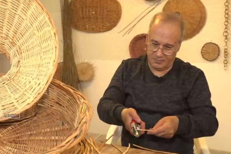 کارآفرینی هنرمند لرستانی با سبدبافی