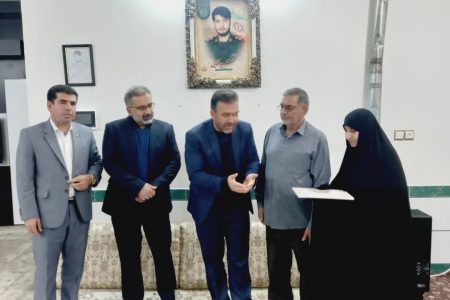 دیدار مسئولان فرهنگی و هنری لرستان با خانواده شهید والامقام «حمید آقایی»